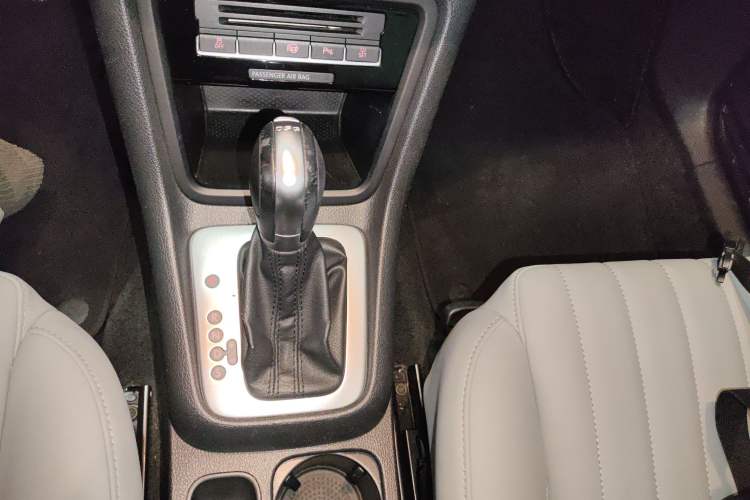 Used Volkswagen Sharan 2013 2.0 TSI Comfort Model Gear Lever