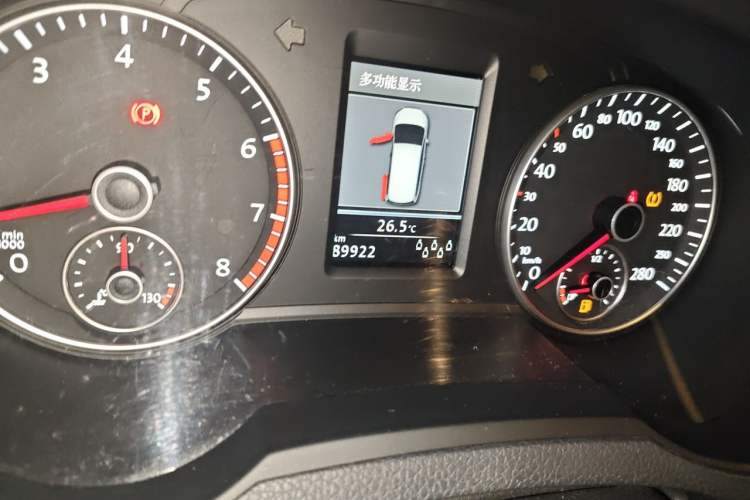 Used Volkswagen Sharan 2013 1.8TSI Comfort Model Euro IV Odometer Close Up