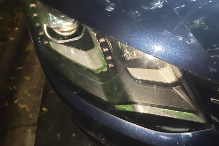 Used Volkswagen Sharan 2013 1.8TSI Comfort Model Euro IV Right Front Headlight
