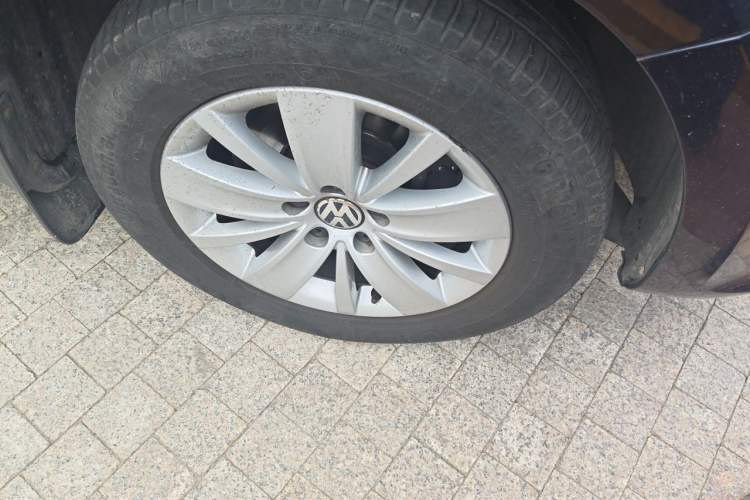 Used Volkswagen Sharan 2013 2.0 TSI Standard Model Right Front Wheel Hub
