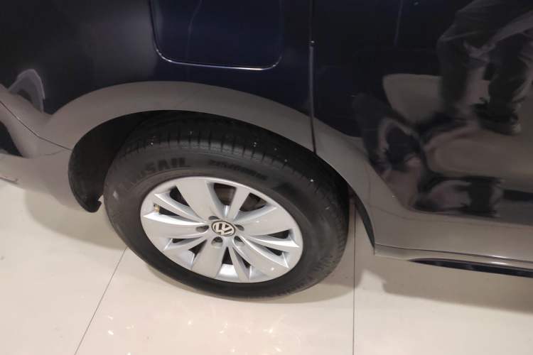 Used Volkswagen Sharan 2013 2.0 TSI Comfort Model Right Rear Wheel Hub