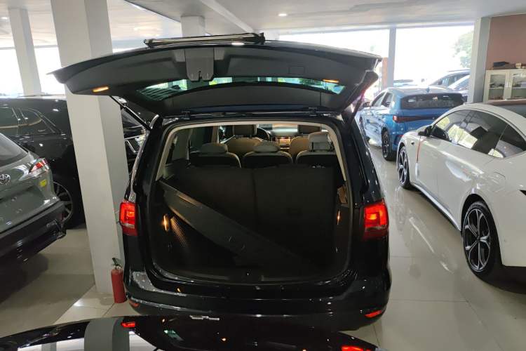 Used Volkswagen Sharan 2013 2.0 TSI Comfort Model Trunk