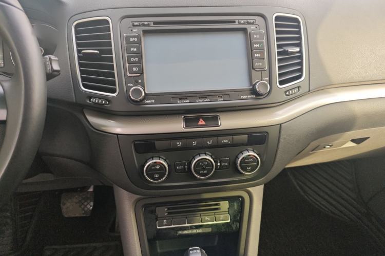 Used Volkswagen Sharan 2013 1.8TSI Standard Model Audio And AC Panel