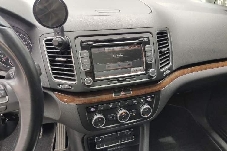 Used Volkswagen Sharan 2013 1.8TSI Standard Model Euro IV Audio And AC Panel