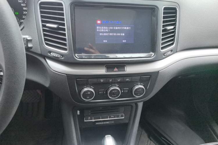 Used Volkswagen Sharan 2013 2.0 TSI Standard Model Audio And AC Panel