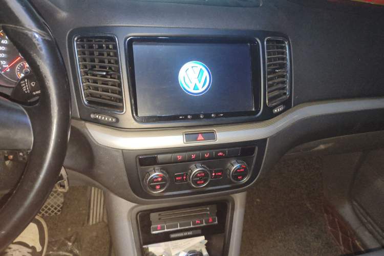 Used Volkswagen Sharan 2013 2.0 TSI Standard Model Audio And AC Panel