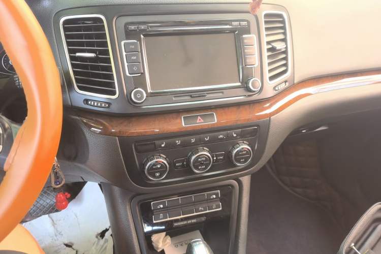 Used Volkswagen Sharan 2013 1.8TSI Comfort Model Euro IV Audio And AC Panel