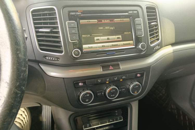 Used Volkswagen Sharan 2013 1.8TSI Standard Model Euro IV Audio And AC Panel
