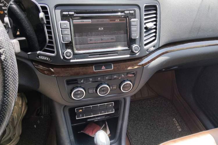Used Volkswagen Sharan 2013 1.8TSI Comfort Model Euro IV Audio And AC Panel