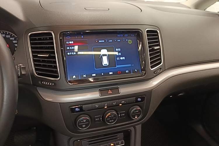 Used Volkswagen Sharan 2013 1.8TSI Standard Model Audio And AC Panel