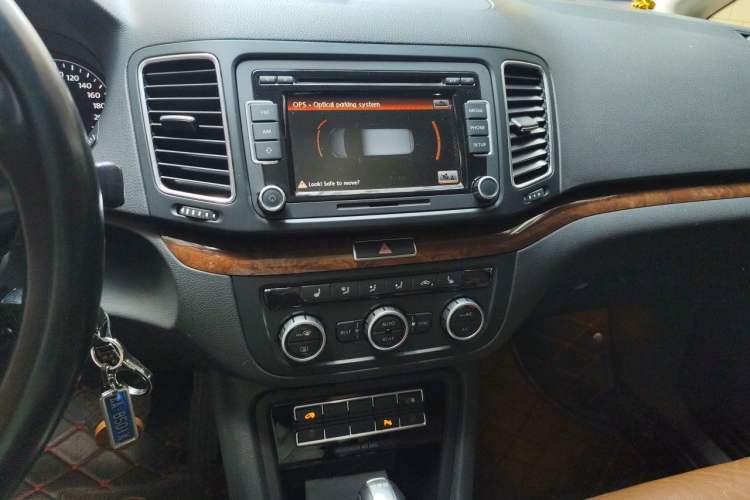 Used Volkswagen Sharan 2013 1.8TSI Comfort Model Euro IV Audio And AC Panel