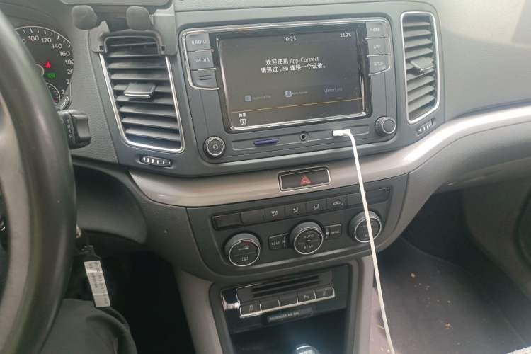 Used Volkswagen Sharan 2013 1.8TSI Standard Model Audio And AC Panel