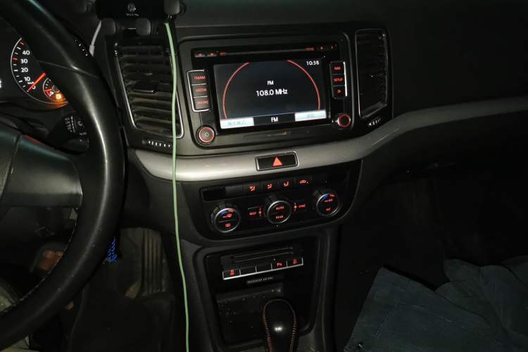 Used Volkswagen Sharan 2013 2.0 TSI Standard Model Audio And AC Panel