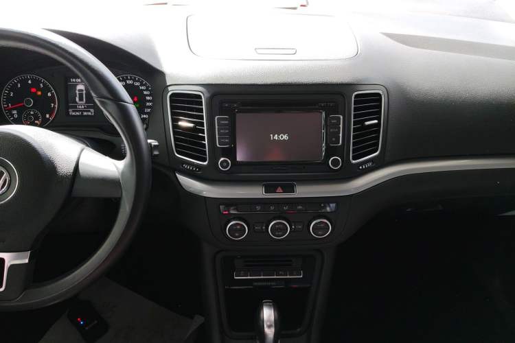 Used Volkswagen Sharan 2013 2.0 TSI Standard Model Audio And AC Panel
