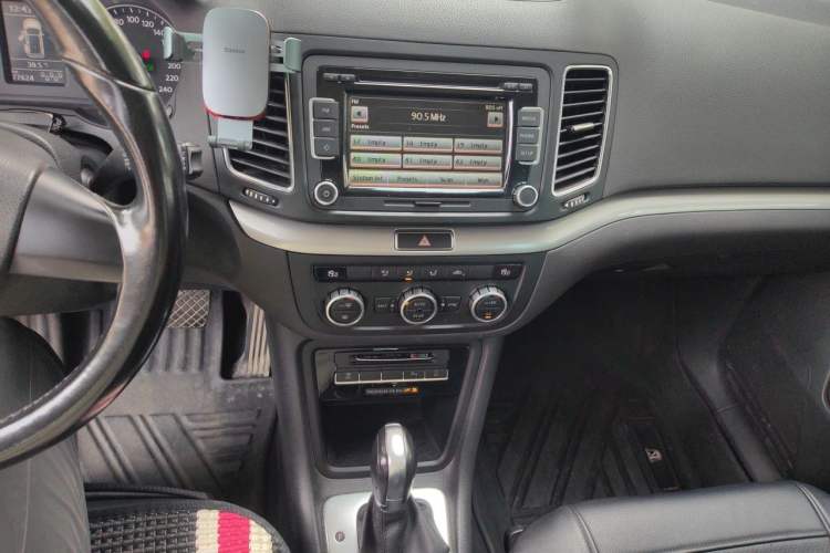 Used Volkswagen Sharan 2013 1.8TSI Standard Model Audio And AC Panel