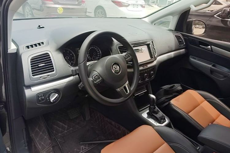 Used Volkswagen Sharan 2013 1.8TSI Standard Model Center Console