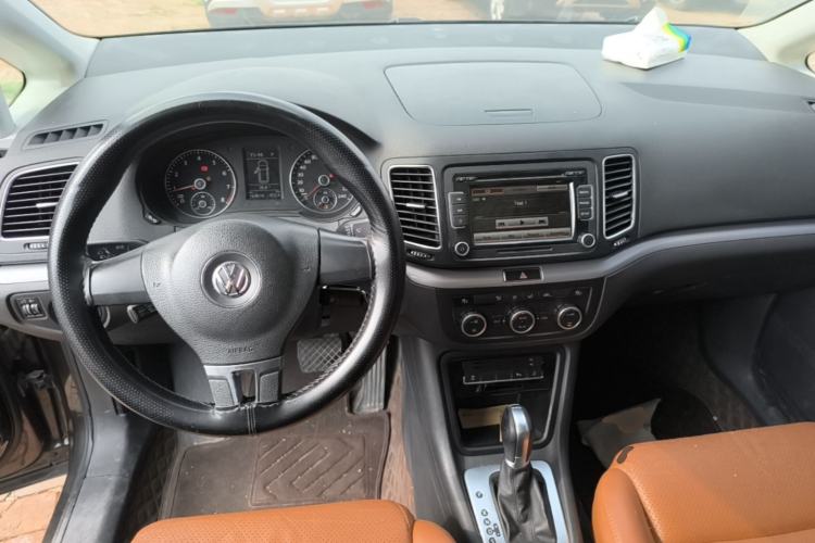 Used Volkswagen Sharan 2013 1.8TSI Standard Model Euro IV Center Console