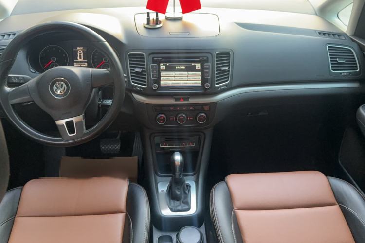 Used Volkswagen Sharan 2013 1.8TSI Standard Model Center Console