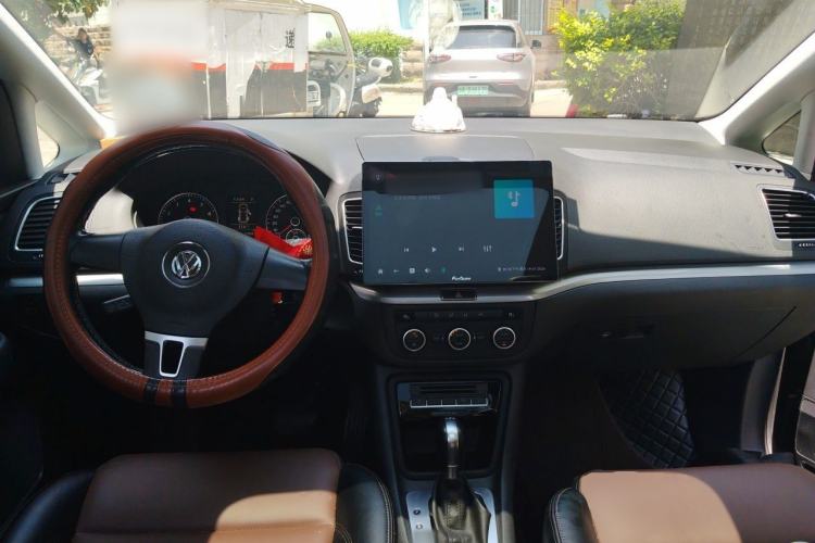 Used Volkswagen Sharan 2013 1.8TSI Standard Model Center Console