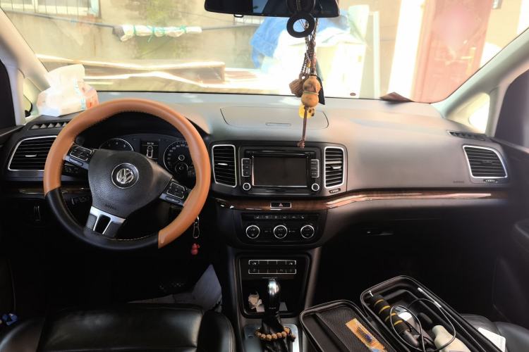Used Volkswagen Sharan 2013 1.8TSI Comfort Model Euro IV Center Console