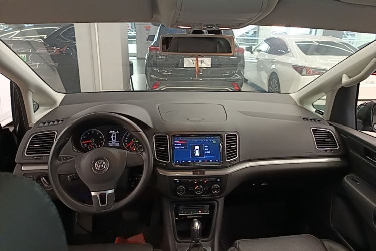 Used Volkswagen Sharan 2013 1.8TSI Standard Model Center Console