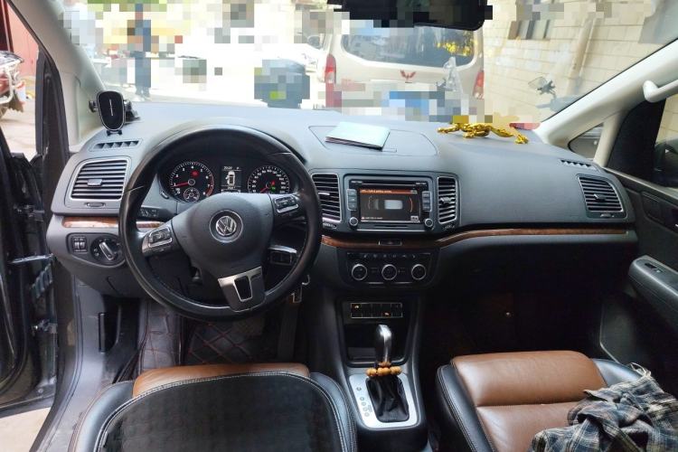 Used Volkswagen Sharan 2013 1.8TSI Comfort Model Euro IV Center Console