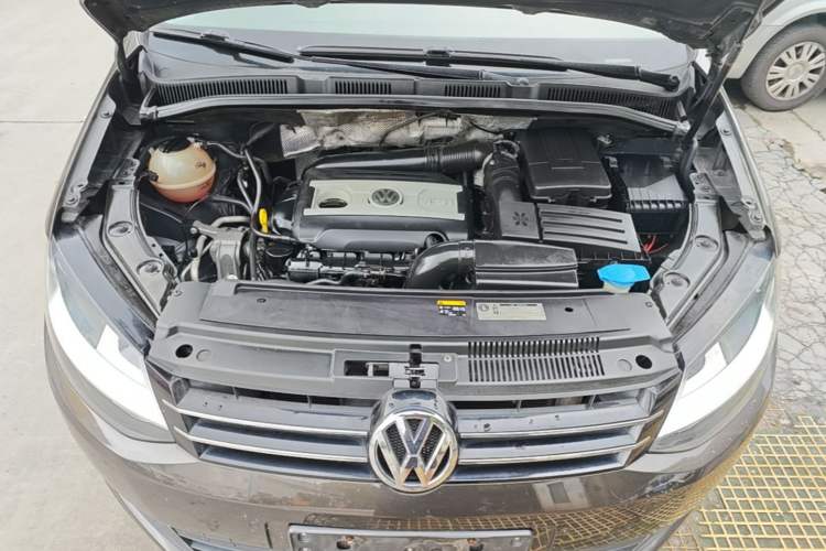 Used Volkswagen Sharan 2013 1.8TSI Standard Model Engine Bay