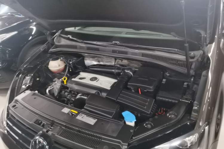 Used Volkswagen Sharan 2013 1.8TSI Standard Model Engine Bay