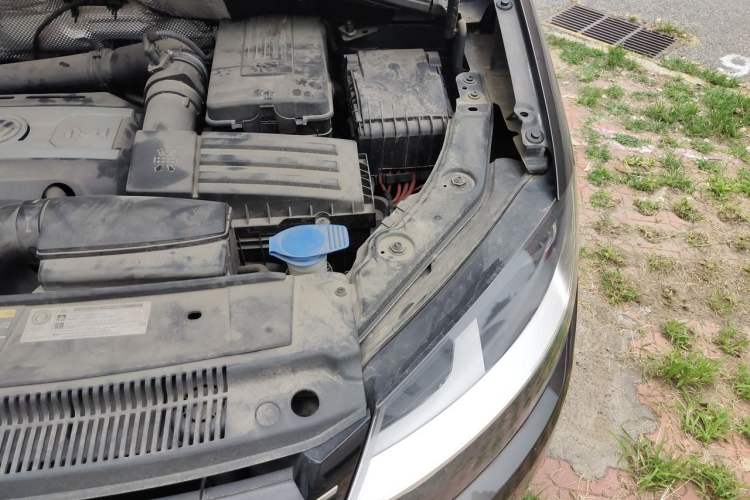 Used Volkswagen Sharan 2013 1.8TSI Standard Model Euro IV Engine Bay Left