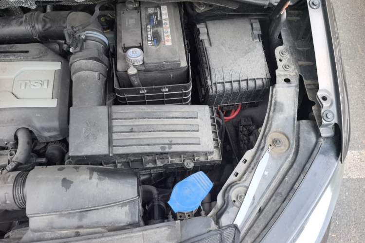 Used Volkswagen Sharan 2013 2.0 TSI Standard Model Engine Bay Left