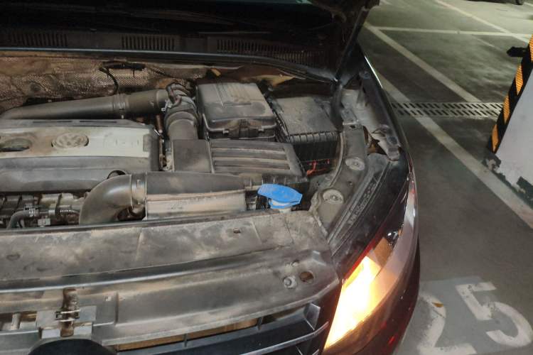 Used Volkswagen Sharan 2013 2.0 TSI Standard Model Engine Bay Left