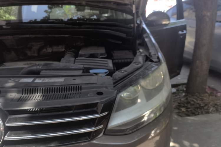 Used Volkswagen Sharan 2013 1.8TSI Comfort Model Euro IV Engine Bay Left