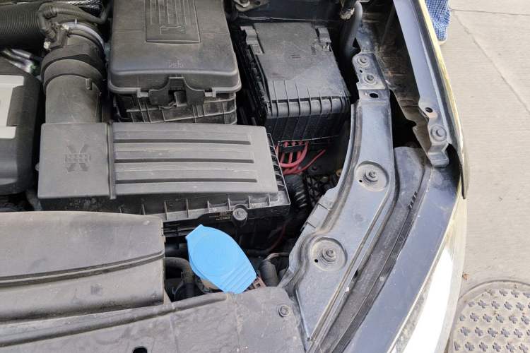Used Volkswagen Sharan 2013 1.8TSI Comfort Model Euro IV Engine Bay Left