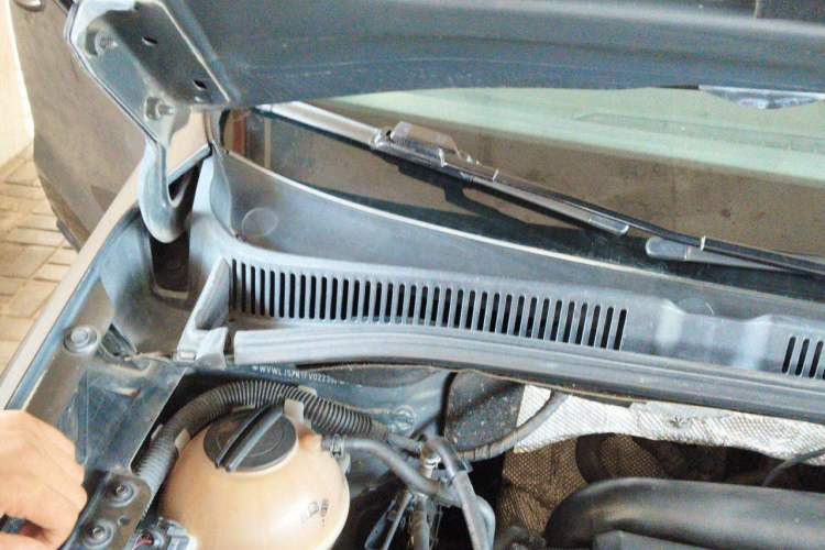 Used Volkswagen Sharan 2013 1.8TSI Comfort Model Engine Bay Right