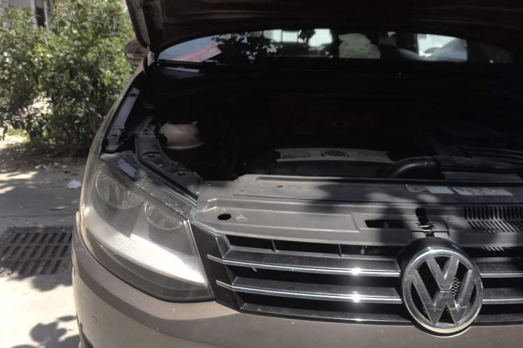 Used Volkswagen Sharan 2013 1.8TSI Comfort Model Euro IV Engine Bay Right