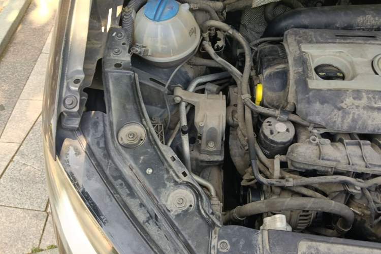 Used Volkswagen Sharan 2013 1.8TSI Standard Model Euro IV Engine Bay Right