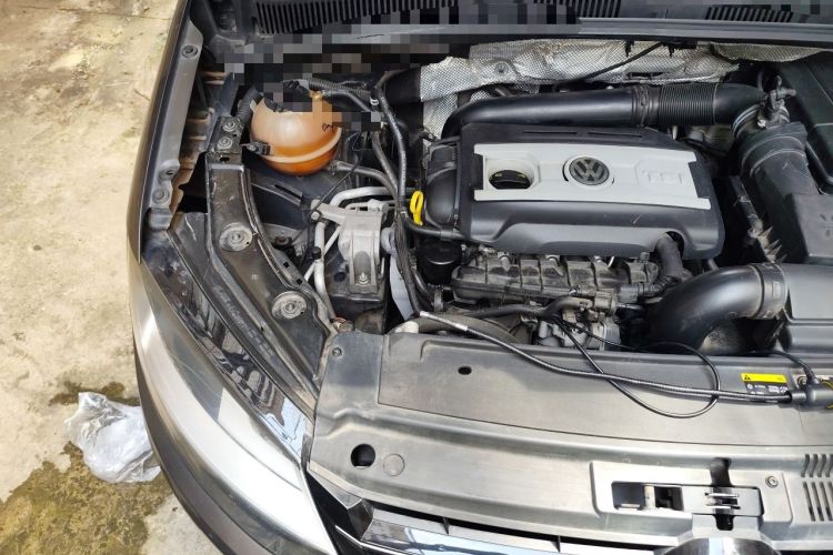 Used Volkswagen Sharan 2013 1.8TSI Comfort Model Euro IV Engine Bay Right