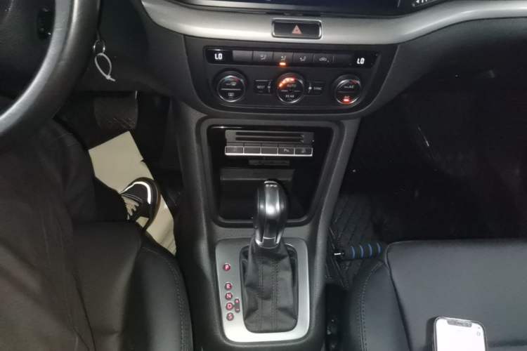 Used Volkswagen Sharan 2013 1.8TSI Standard Model Gear Lever