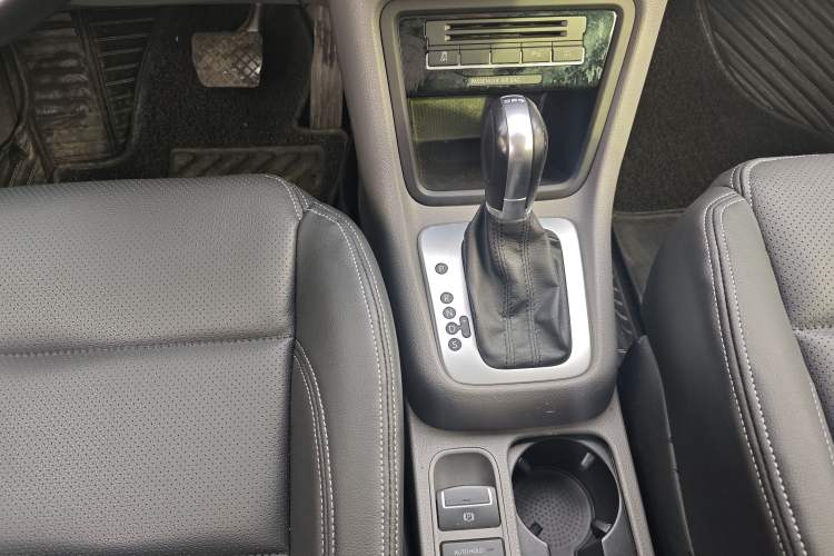 Used Volkswagen Sharan 2013 1.8TSI Standard Model Gear Lever