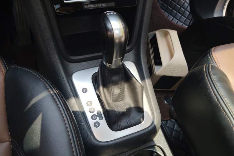 Used Volkswagen Sharan 2013 1.8TSI Standard Model Gear Lever