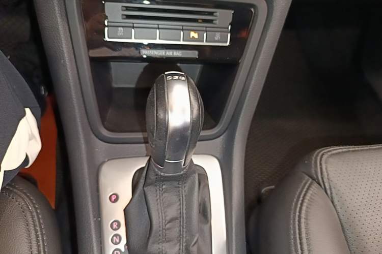 Used Volkswagen Sharan 2013 1.8TSI Standard Model Gear Lever