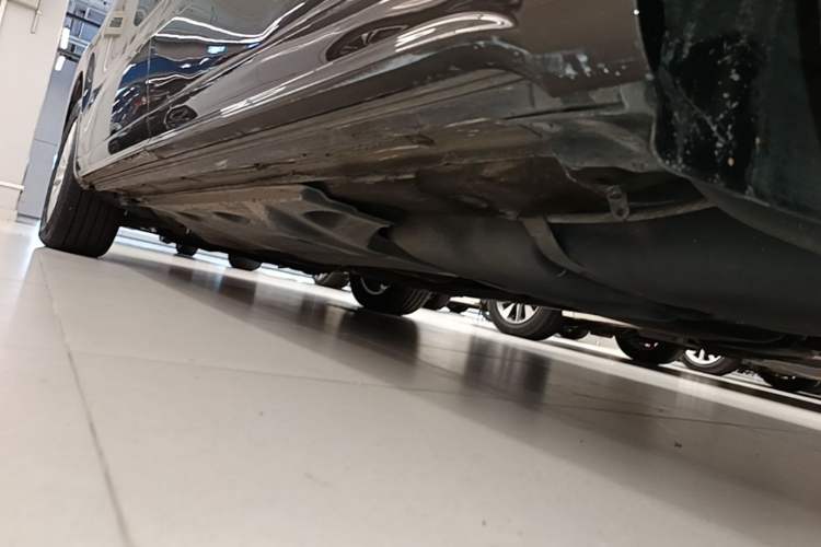 Used Volkswagen Sharan 2013 1.8TSI Standard Model Left Side Sill