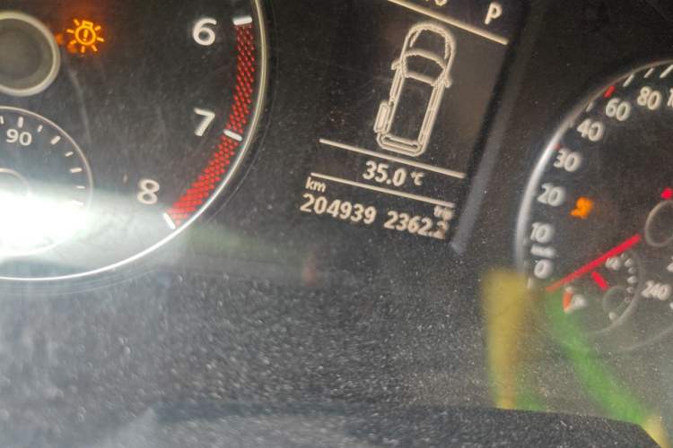 Used Volkswagen Sharan 2013 2.0 TSI Comfort Model Odometer Close Up
