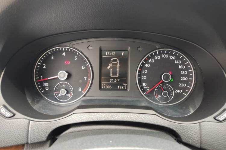 Used Volkswagen Sharan 2013 1.8TSI Standard Model Euro IV Odometer Close Up