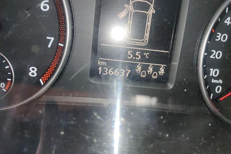 Used Volkswagen Sharan 2013 1.8TSI Standard Model Euro IV Odometer Close Up