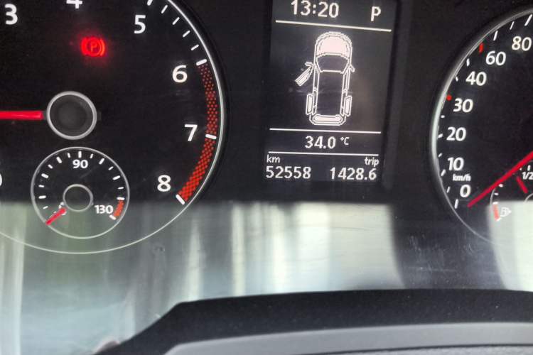 Used Volkswagen Sharan 2013 2.0 TSI Standard Model Odometer Close Up