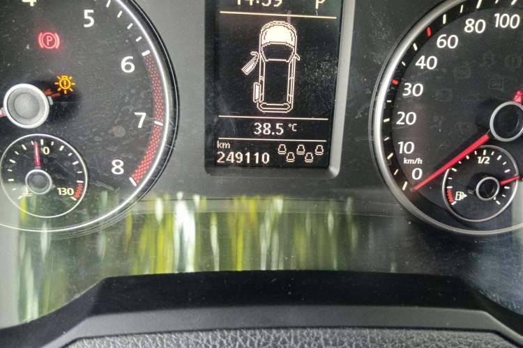 Used Volkswagen Sharan 2013 1.8TSI Standard Model Euro IV Odometer Close Up