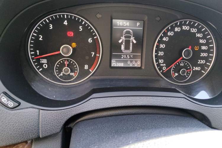 Used Volkswagen Sharan 2013 1.8TSI Comfort Model Euro IV Odometer Close Up