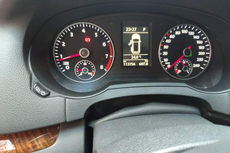 Used Volkswagen Sharan 2013 1.8TSI Comfort Model Euro IV Odometer Close Up
