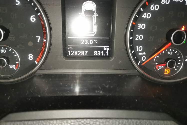 Used Volkswagen Sharan 2013 2.0 TSI Standard Model Odometer Close Up